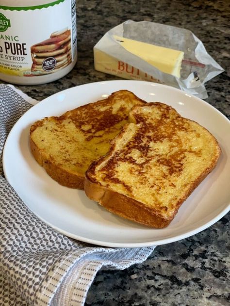 What is more satisfying on Sunday morning than a plate of French Toast?! Warm cinnamon and tantalizing vanilla flavors enhance this simple French Toast recipe! Ready?! Let’s do this! This is such a simple and satisfying batter for your French Toast! If you like cinnamon and vanilla flavors you are in for a real treat! It’s breakfast! Make it count! used use Challah bread, but it’s not already sliced, so I cheat and us pre-sliced brioche bread instead. I love all the pre-sliced brio… Simple French Toast Recipe, Simple French Toast, Cornflake Cookies Recipe, Vanilla French Toast, Cinnamon Roll Monkey Bread, Easy French Toast Recipe, Brioche Bread, Challah Bread, Healthy Breakfast Recipes Easy