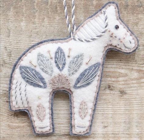 Horse Felt Ornament, Felt Crafts Patterns, Horse Crafts, I Am So Grateful, Felt Embroidery, A Start, Wool Art, Christmas Ornament Pattern, Funny Christmas Gifts