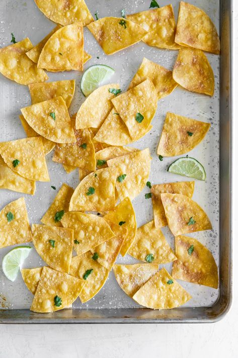 Leftover Corn, Corn Tortilla Recipes, Baked Tortilla Chips, Healthy Appetizer, Homemade Tortilla Chips, Mexican Recipe, Homemade Chips, Tortilla Recipe, Basic Kitchen