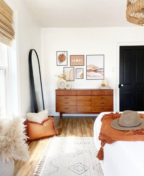 Boho Mid Century Modern Bedroom, Mid Century Boho Bedroom, Mid Century Modern Bedroom Design, Modern Boho Bedroom, Boho Mid Century Modern, Mid Century Modern Boho, Nostalgic Vibes, Boho Bedroom Design, Mid Century Bedroom