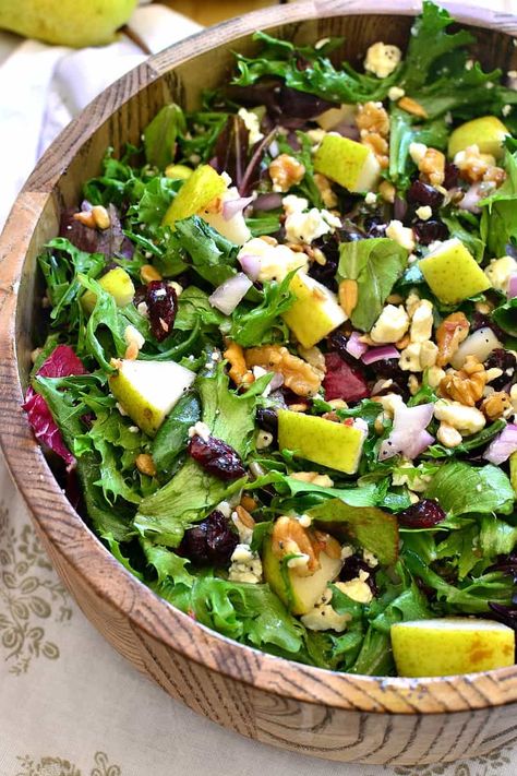 Salad For Potluck, Walnut Gorgonzola Salad, Pear Gorgonzola Salad, Pear Walnut Salad, Easy Salads To Make, Gorgonzola Salad, Side Salads, Bbq Chicken Salad, Green Salad Recipes