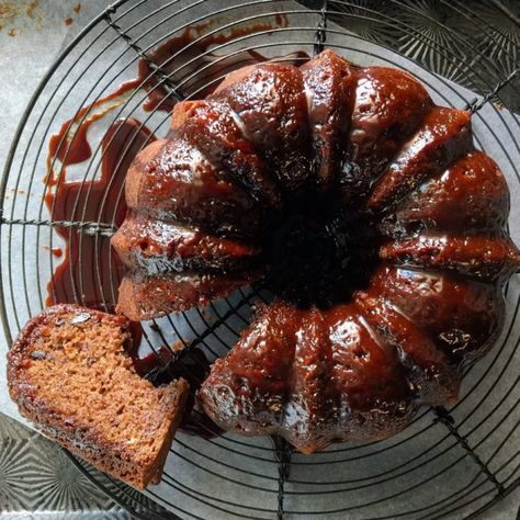 Cardamom Banana Cake with Bourbon Caramel Glaze | The Lemon Apron Bourbon Caramel Sauce, Bourbon Caramel, Bourbon Caramels, Winter Dessert, Caramel Glaze, Warm Cake, Make Banana Bread, Pie Tart, Food Dessert