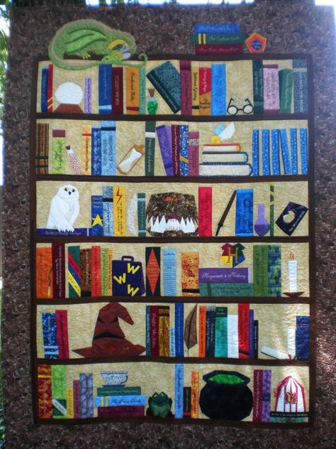 LiveJournal Harry Potter Bookcase, Bookcase Quilt, Dragon Quilt, Harry Potter Quilt, Harry Potter Crafts, Harry Potter Theme, Paper Piecing Patterns, Panel Quilts, Book Quilt