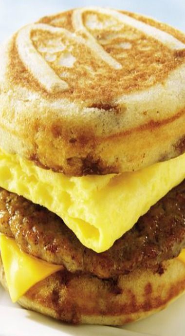 Mcdonald's Breakfast Sandwiches, Easy Mcgriddle Recipe, Mcdonalds Mcgriddle Recipes, Copycat Mcgriddle Recipe, Diy Mcgriddle Breakfast Sandwiches, Diy Mcgriddle, Copycat Mcgriddle, Mcgriddle Recipe, Homemade Mcgriddle