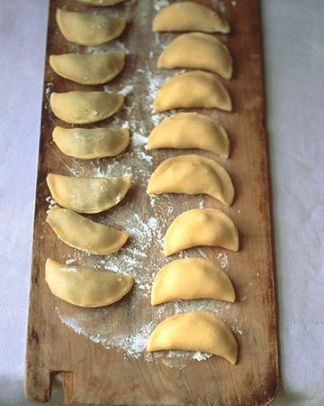 Mushroom Pierogi (1) From: Martha Stewart (2) Webpage has a convenient Pin It Button Mushroom Pierogi, Polish Dumplings, Pierogi Recipe, Mini Quiches, Ukrainian Recipes, Polish Recipes, Mushroom Recipes, Tortellini, Ravioli