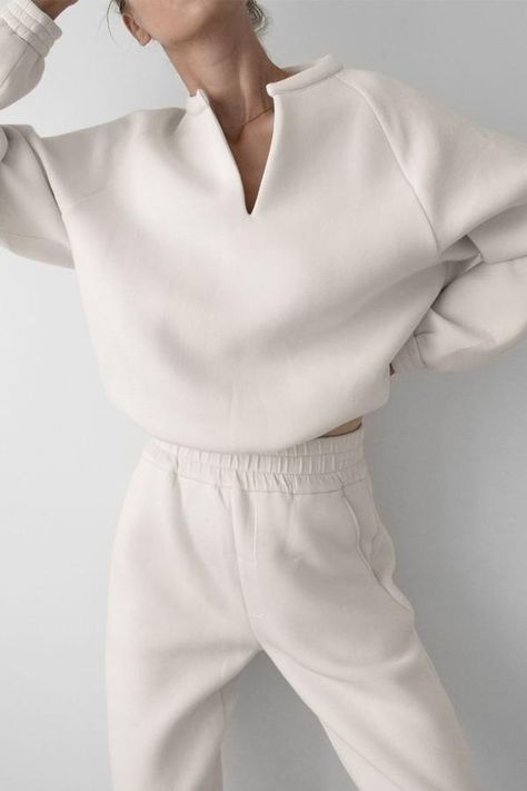 Comfy Sweaters, White Long Sleeve, Look Fashion, The Label, Outfit Sets, Clothing Brand, Ideias Fashion, Lush, Winter Fashion