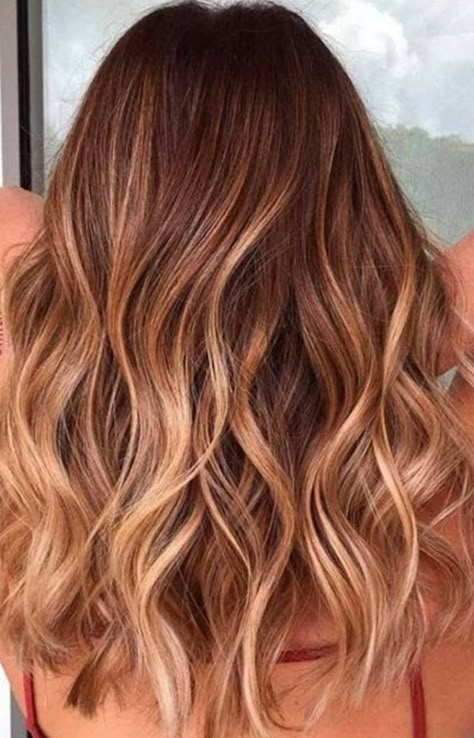 Stunning Gingerbread Caramel Hair Color Ideas to Warm Yourself Up for Spring | Fashionisers© Carmel Hair Color, Rambut Brunette, Beautiful Blonde Hair, Hair Color Caramel, Caramel Hair, Blonde Hair Shades, Trendy Hair Color, Hair Shades, Brown Blonde Hair