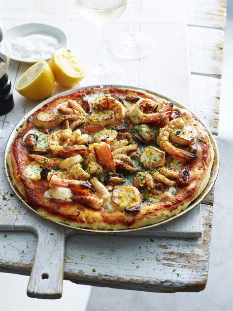 Seafood Lovers’ Pizza Seafood Pizza Sauce, Sea Food Pizza, Oyster Pizza, Pizza Seafood, Seafood Pizza Recipes, Mix Pizza, Seafood Pizza, Seafood Cocktail, How To Make Chili