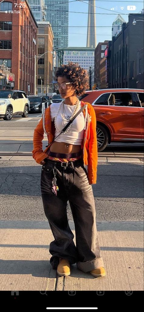 Bohemian Tomboy Style, Step Up Fashion, How To Style Street Wear, Y2k Outfits 2023, R&b Style Fashion, Brown Baggy Outfit, Raw Outfits Black Women, Mystic Style Fashion, Streetwear Fashion Poses