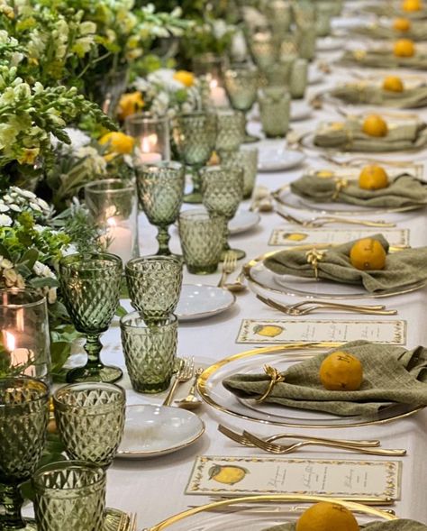 Green Table Settings, Rustic Italian Wedding, Sicilian Wedding, Italian Dinner Party, Italian Night, Italian Party, Italian Theme, Tafel Decor, Dinner Party Table