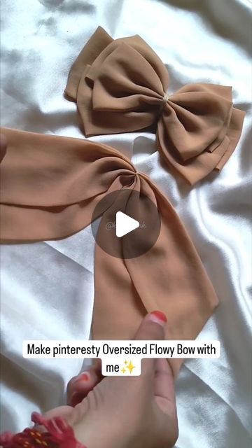 Chiffon Bow Diy, Oversized Hair Bow, Hand Embroidery Hair Bow, Fluffy Scrunchies, Pig Tail Bows, Bow Inspiration, Easy Bow, Diy Bows, Bow Tutorial