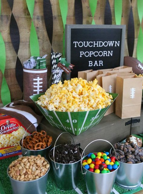 Football Themed Party, Superbowl Party Decorations, Football Crafts, Football Snacks, Football Theme Party, Football Birthday Party, Popcorn Party, Football Party Food, Popcorn Bar