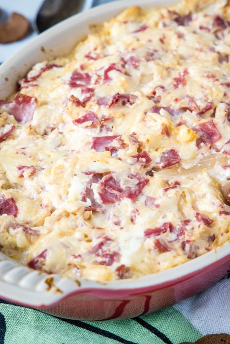 Reuben Dip Recipe, Irish Recipes Appetizers, Classic Reuben Sandwich, Reuben Recipe, Reuben Dip, Beef Appetizers, Wing Sauce Recipes, Beef Dip, Easy Dip