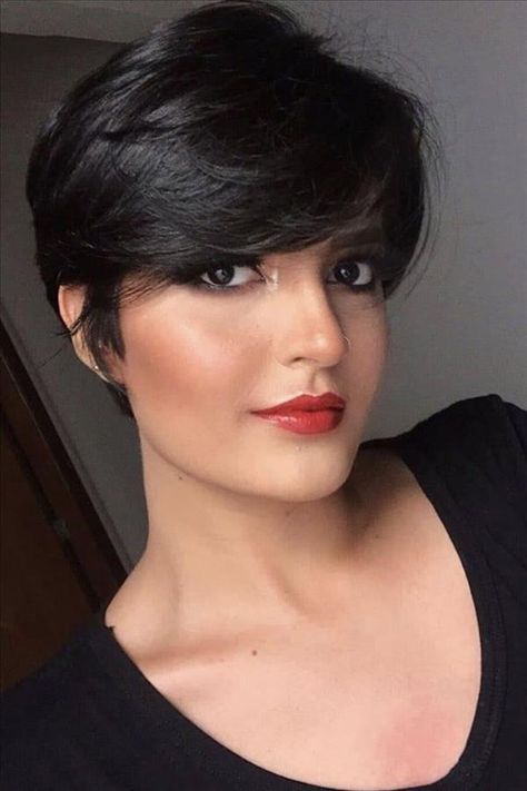 Pixie-cut Lang, Hairstyles For Fat Faces, Classic Pixie, Pixie Haircut Styles, Short Hair Designs, Messy Bob Hairstyles, Medium Bob Hairstyles, Short Hair Trends, Pixie Hair