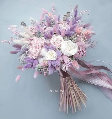 Natural Flower Bouquet, Bridal Bouquet Ideas, Delivery Video, Lavender Wedding Theme, Bouquet Purple, Purple Wedding Theme, Bridal Bouquet Flowers, Purple Bouquet, Lilac Wedding