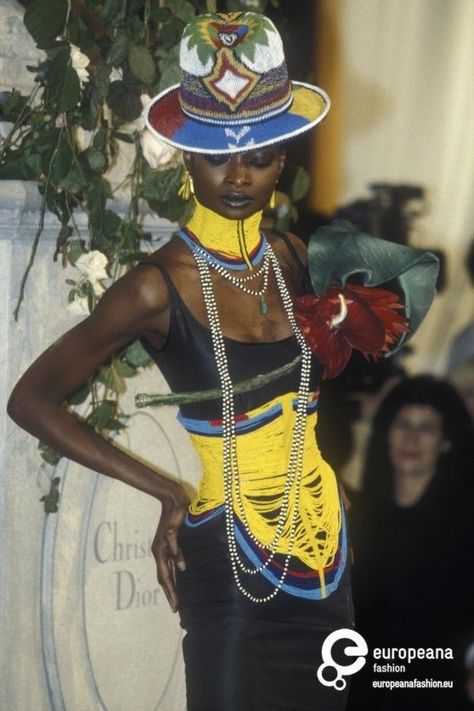 Debra Shaw, Black Supermodels, Christian Dior Designer, High School Fashion, Mode Rihanna, High Fashion Branding, Dior Collection, Christian Dior Haute Couture, Gianfranco Ferre