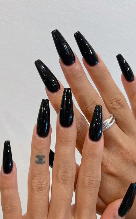 Black Nail Designs Almond, Black Fingernails, Nails Inspo Aesthetic, Nails Long Acrylic, Vampy Nails, Purple Glitter Nails, Soft Gel Nails, Nails Purple, Black Acrylic Nails