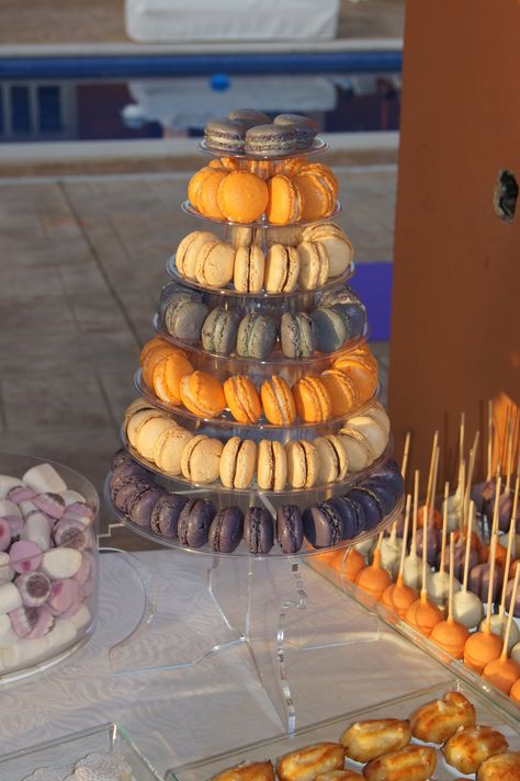 Torre de macarons Macarons, Table Decorations, Furniture, Home Decor, Home Décor