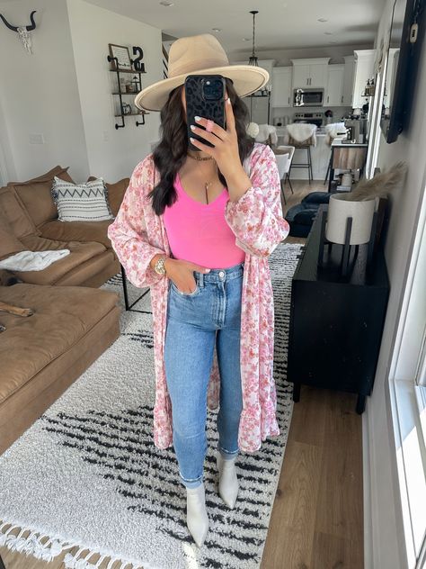 Pink Winery Outfit, Kimono Outfit Jeans, Hot Pink Bodysuit Outfit, Sock Booties Outfit, Pink Kimono Outfit, White Booties Outfit Fall, Pink Bodysuit Outfit, Winery Outfit Ideas, Floral Kimono Outfit