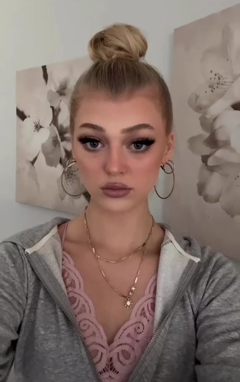 Loren Gray, Teen Choice Awards, James Charles, Halloween Face, Face Makeup, Halloween Face Makeup, Hoop Earrings, Internet, Makeup