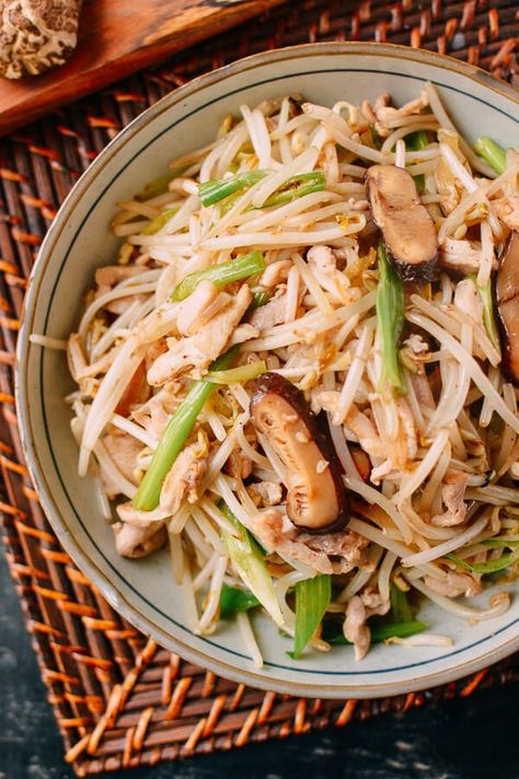 #Chicken and #Bean #Sprouts recipe by thewoksoflife.com Recipes With Bean Sprouts, Bean Sprouts Benefits, Chicken And Bean Sprouts, Bean Sprouts Recipe, Bean Sprout Recipes, Chow Mein Recipe, Bean Sprout, Chicken Chow Mein, Sprouts Recipe