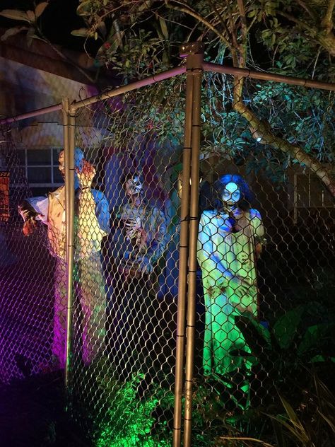 PVC Zombies and Fence Halloween Decoration: 8 Steps (with Pictures) Zombie Decorations, Scary Halloween Decorations Outdoor, Halloween Outside, Halloween Props Diy, The Salvation Army, Halloween Fest, Halloween Zombie, Adornos Halloween, Halloween Tattoo