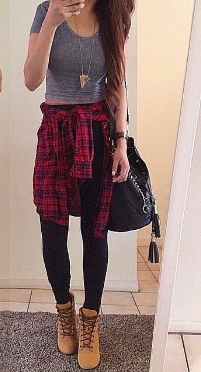 Outfits Con Botas Timberland, Tims Outfits, Cute Flannel Outfits, Adrette Outfits, Converse Outfits, Timberland Outfits, Simple Outfits For School, Tumblr Outfits, Crop Top Outfits