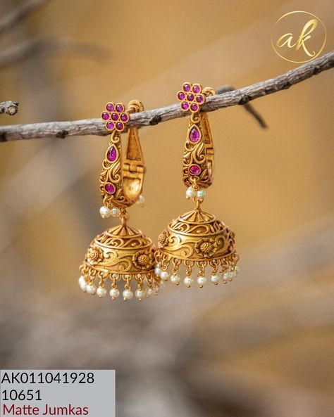 Earrings Gold Indian Weddings, Earrings Gold Indian, Gold Earing, Necklace Set Indian Bridal Jewelry, Simple Necklace Designs, Gold Ideas, Temple Jewellery Earrings, Pearl Earrings Designs, Jhumka Designs