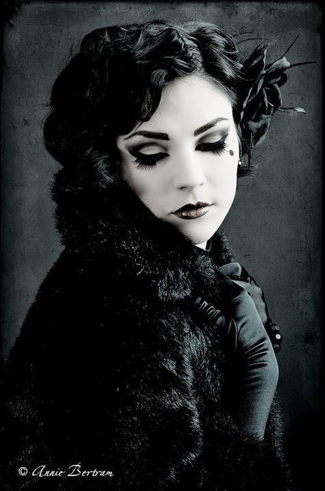 Gothic Fashion Photography | Uploaded to Pinterest Victorian Makeup, Victorian Goth, Vintage Goth, Goth Beauty, Goth Women, Gothic Makeup, Goth Makeup, Dark Makeup, Gothic Steampunk