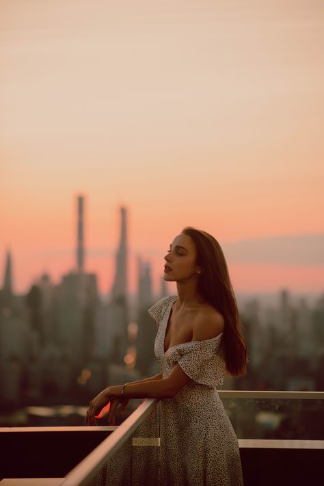 Girl on the rooftop, sunset and NY view Rooftop Photoshoot, Nyc Rooftop, City Shoot, Sunset City, Portrait Photoshoot, Classy Photography, Fashion Photography Poses, Photoshoot Dress, Photoshoot Concept