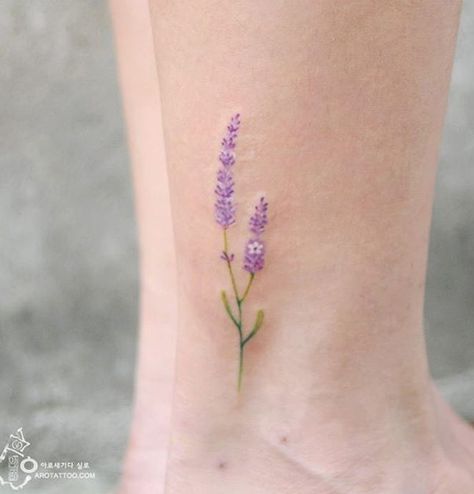 Silo tattoo--These Watercolor Tattoos Are *Literally* Art on Your Body via Brit + Co Wildflowers Tattoo, Pretty Flower Tattoos, Orca Tattoo, Tato Henna, Lavender Tattoo, Korean Tattoos, Hamsa Tattoo, Watercolor Tattoo Flower, Muster Tattoos