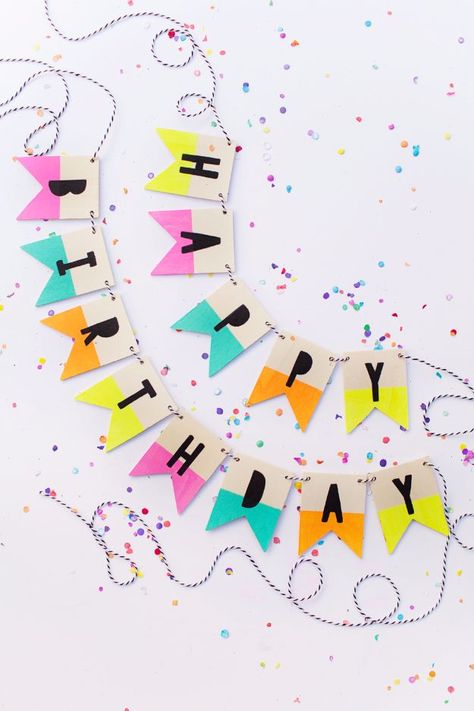 30 Easy DIY Party Decorations Horse Room, Cheap Party Decorations, Diy Birthday Banner, Confetti Sprinkles, Diy Birthday Decorations, Pom Pom Garland, Birthday Diy, Decor Minimalist, Animal Birthday