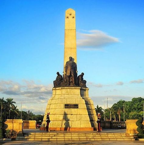 Manila commemorates Jose Rizal, the Philippines national hero, with a monument in Luneta Park. Rizal Monument, Luneta Park, Rizal Park, Philippine Islands, Philippines Flag, Jose Rizal, Philippine Art, National Heroes, Vigan