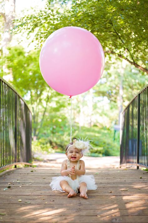 1 year old photoshoot Farmer Photography, 6 Month Baby Picture Ideas, 1st Birthday Photoshoot, First Birthday Pictures, 1st Birthday Photos, Baby Boy Birthday, Foto Baby, Pink Balloons, Ideas Birthday