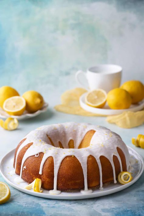 This easy lemon bundt cake recipe delivers on taste and presentation. Follow my easy, foolproof steps to make a moist, tender cake with bright lemon flavor, topped with a simple lemon glaze. Easy Lemon Bundt Cake Recipe, Lemon Bundt Cakes, Mini Lemon Bundt Cakes, Lemon Bundt Cake Recipe, Bundt Recipes, Lemon Sponge, Lemon Poppyseed Cake, Lemon Drizzle Cake, Lemon Bundt Cake