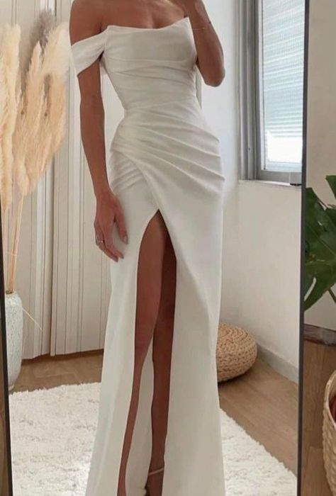 Bardot Corset Wedding Dress, Classy Wedding Dress 2023, American Satin Wedding Dress, Bardot Satin Wedding Dress, Wedding Dresses Scandalous, Silk Plain Wedding Dress, Minimal Bridal Dress, Destination Wedding Dress Beach Simple, Minimal Elegant Wedding Dress