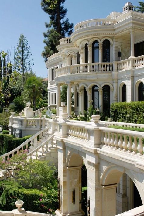 California Old Money, Old Money Homes, Sky Window, Mansion Aesthetic, Grand House, Front Elevation Design, Old Money House, Dream House Aesthetic, Dream Mansion