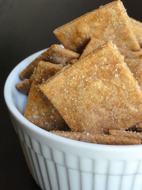 The Conscientious Eater: Homemade Whole Wheat Rosemary Wheat Thins! They taste like the real deal. Non Dairy Butter, Wheat Thins, Plant Based Recipes Easy, Visual Recipes, Healthy Vegan Breakfast, Homemade Crackers, Vegan Crackers, Food Staples, Vegan Breakfast Recipes