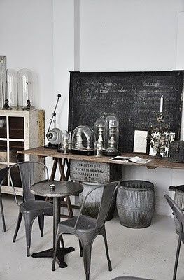 industrial Industrial Vintage Decor, Industrial Tables, Tolix Chair, Interior Design Per La Casa, Industrial Design Furniture, Vintage Industrial Decor, Vintage Industrial Furniture, Industrial Interiors, Design Del Prodotto