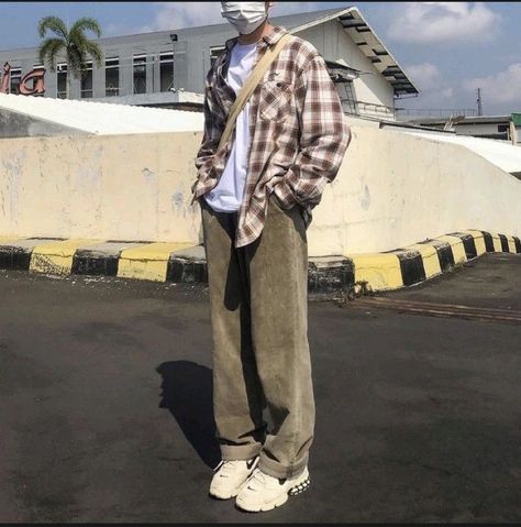 Soft Boyfriend Aesthetic Outfit Men, Outfit Flanel Pria, Y2k Flannel Outfits, Indie Boys Aesthetic, Flanel Outfit Mens, Brown Flannel Outfit Men, Flanel Outfit Aesthetic, Flannel Outfits Boys, Indie Flannel Outfit