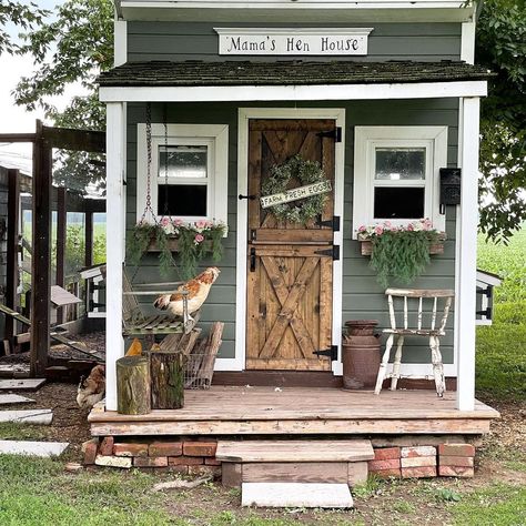 • Emily • (@3acrehomestead) posted on Instagram: “Happy 𝑀𝑜𝑛𝑑𝑎𝑦! Rain…that’s the word on the street. Have you had a lot of rain lately? My garden can’t take much more! I am thankful I was…” • Jul 12, 2021 at 11:59pm UTC Chocolate Lab Mix, Chicken Hut, Build A Chicken Coop, Happy Day Farm, Acre Homestead, Diy Chicken, Building A Chicken Coop, Chicken Lady, I Am Thankful