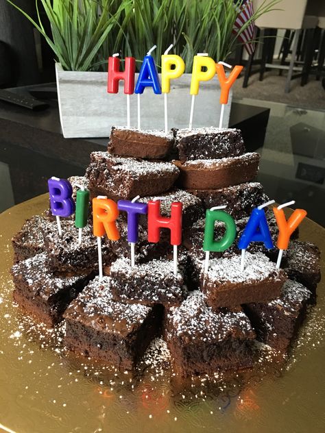 Brownies For Birthday Cake, Graduation Brownies Ideas, Brownie Birthday Ideas, Brownie Birthday Cake Tower, Birthday Brownies Ideas, Decorative Brownies, Birthday Brownies Decoration, Brownie Birthday Cake Ideas, Brownie Cake Ideas