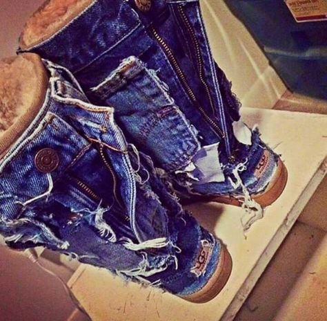 New denim distressed Uggs Christmas Gifts For Friends Teens, Denim Boots Diy, Custom Uggs, Diy Footwear, Cheap Ugg Boots, Diy Christmas Gifts For Friends, Boots Diy, Grey Ugg Boots, Ugg Style Boots