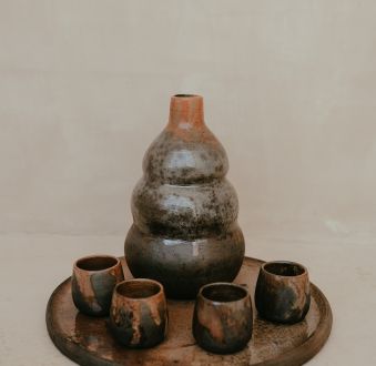 Mezcal Cups, Tequila Tasting, Mexican Drinks, Ceramic Lantern, Clay Cup, Pottery Inspiration, Black Clay, Large Plates, Drinking Set