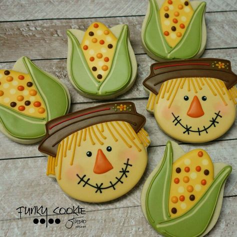 Fall Cookies Fall Decorated Cookies, Pasteles Halloween, Cookies Fall, Flooding Cookies, Halloween Cookies Decorated, Thanksgiving Cookies, Royal Icing Recipe, Sugar Cookie Designs, Pretty Cookies