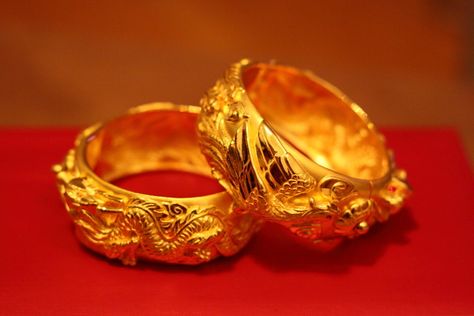 Traditional Chinese Wedding - Gold Bangles Chinese Gold Jewellery, Chinese Engagement, Traditional Chinese Wedding, Gold Jewellry, Online Gold Jewellery, Chinese Jewelry, Wedding Gold, Double Happiness, Chinese Wedding