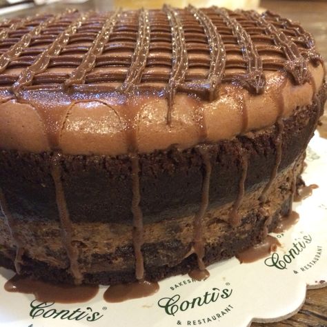 Contis cake. Cake Flavors, Food Cravings, Fudge, Pie, Ethnic Recipes, Cake, Quick Saves, Tiramisu