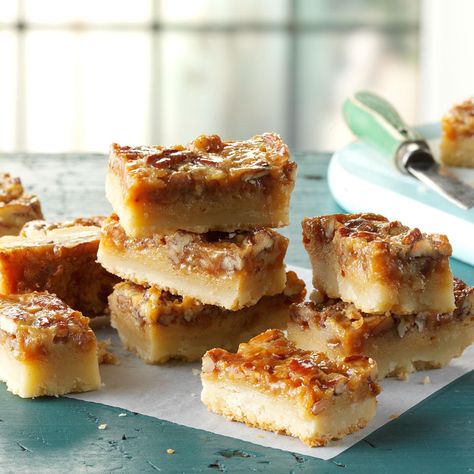 Pecan Squares, Pie Squares, Pecan Pie Bars Recipe, Rich Rich, Pie Bar Recipes, Pecan Bars, Square Recipes, Pecan Pie Bars, Pie Bars