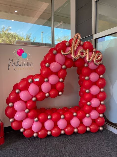 Love Heart Balloons, Valentines Grab And Go Balloon Garland, Heart Balloon Decor, Valentine Balloon Arch Ideas, Valentine's Balloon Decorations, Valentine’s Day Balloon Decor, Valentine Day Balloon Ideas, Valentines Day Decorations Balloons, Valentine Balloons Ideas