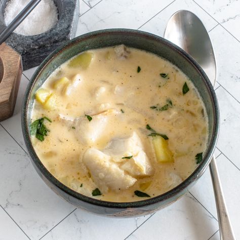 Maine haddock chowder is a creamy, savory, comforting soup packed with chunks of haddock, potatoes, and seasonings. With only 5 ingredients, this easy chowder can't be beat! Haddock Chowder Maine, Haddock Chowder Recipe Maine, Fish Chowder Recipe Haddock, Haddock Chowder Recipe, Fish Chowder Recipe, Homemade Clam Chowder, Dumpling Casserole, Haddock Recipes, Chicken Dumpling